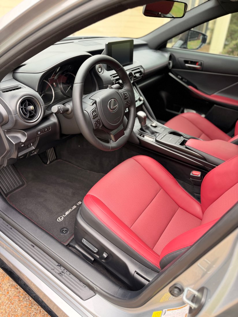 Detailed Lexus IS interior