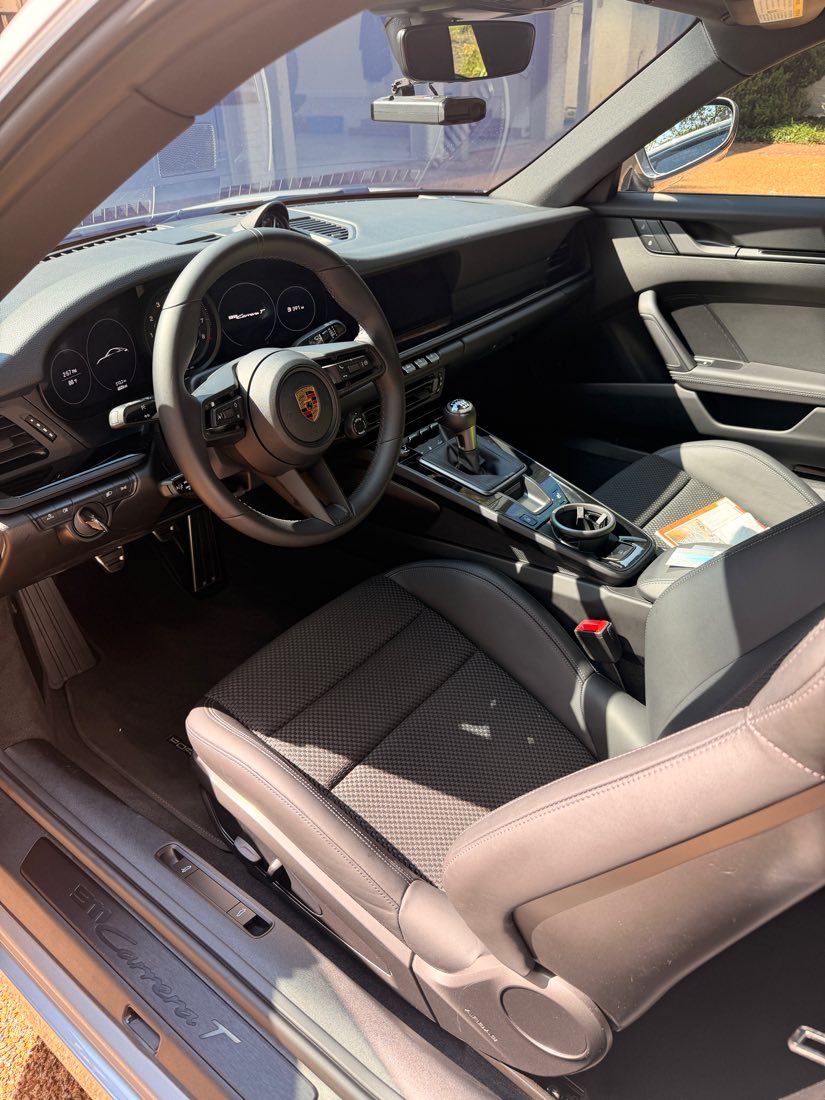 Detailed Porsche 911 Carrera T interior