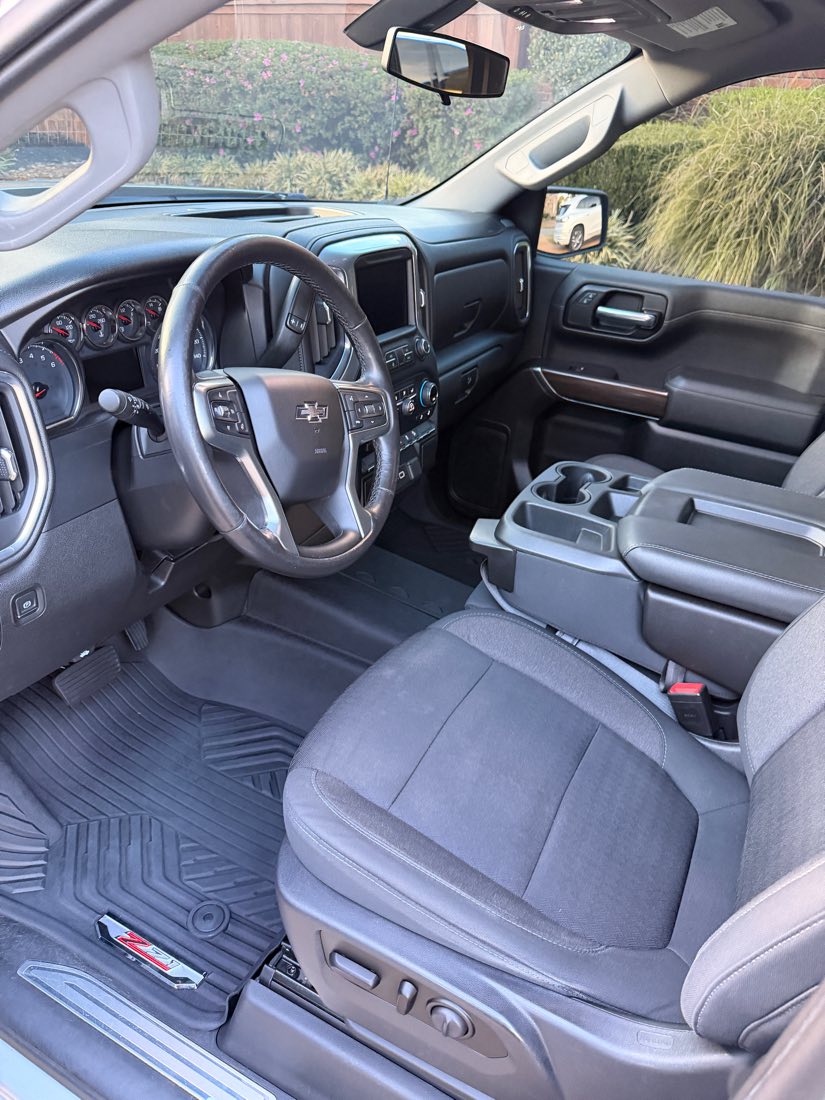 Detailed Chevrolet Silverado interior