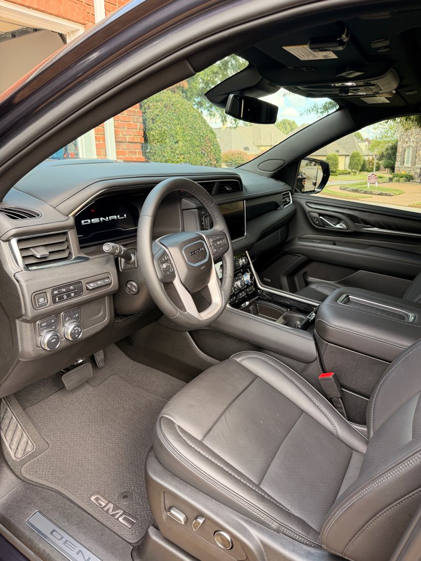 Detailed GMC Yukon Denali interior